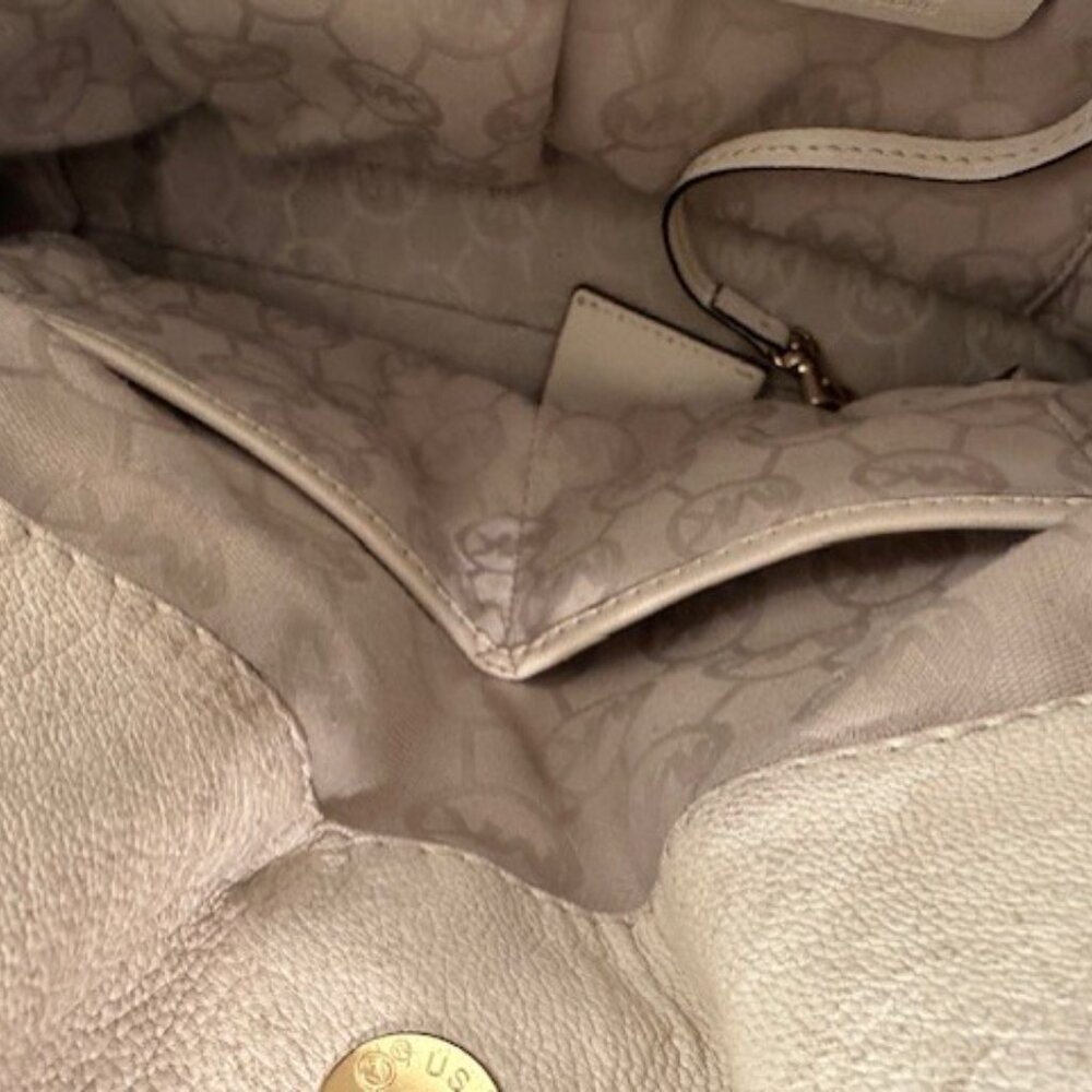 Michael Kors Large Cream Leather Tote – Gold Hardware Classic Shoulder Bag - Picture 11 of 16